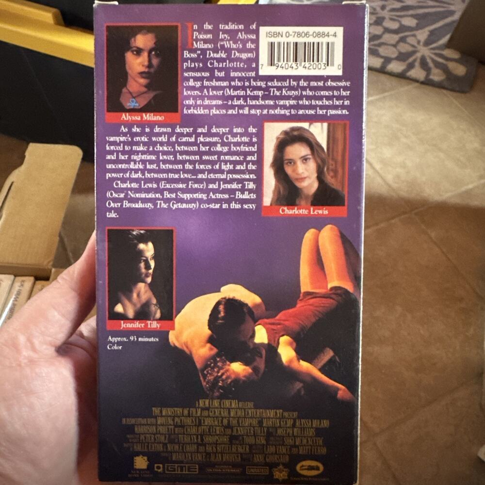 Embrace of the Vampire VHS 1995 Unrated Alyssa Milano Horror Cult Classic Tape - Picture 2 of 2